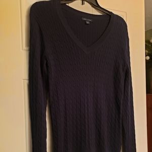 Soft and cozy knit Tommy Hilfiger ladies V-Neck Navy Blue Sweater Size Medium